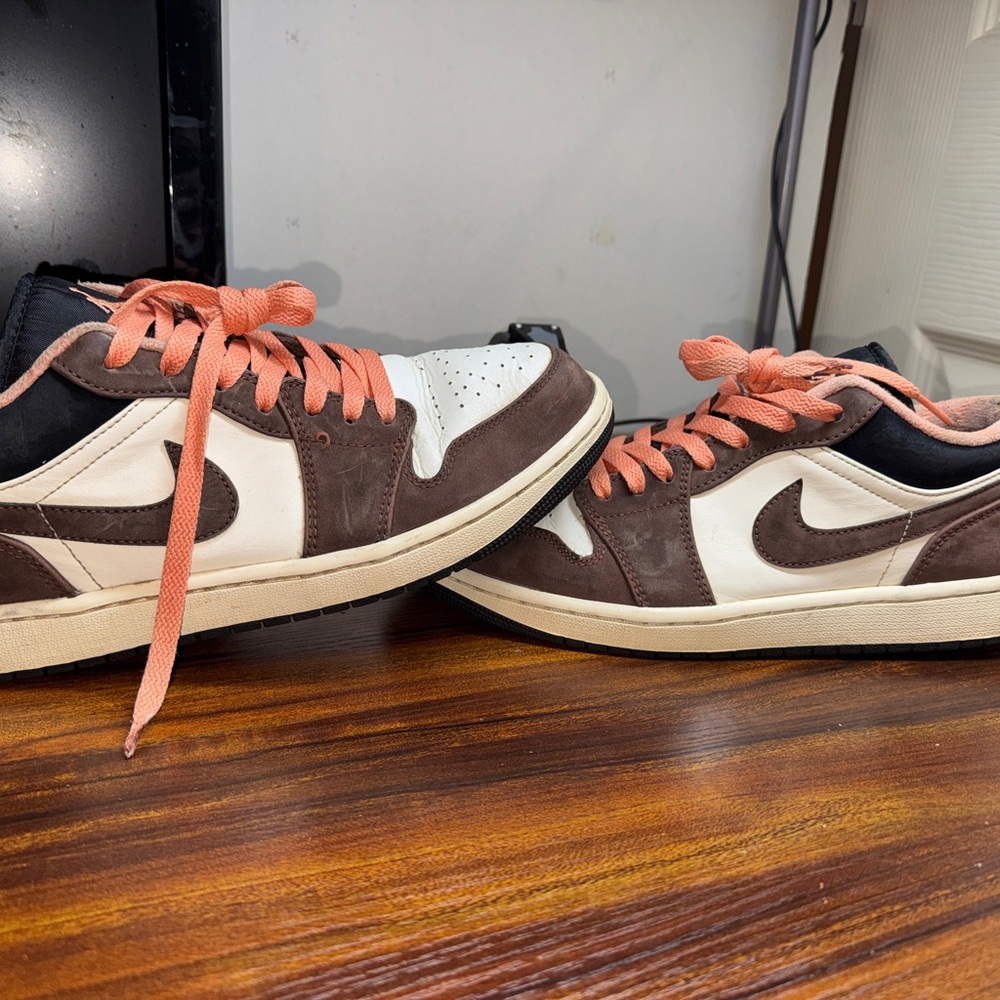 Nike Men's Brown and White Sneakers with Pink Laces